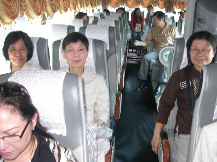 On Touring bus 16.JPG 65.8K